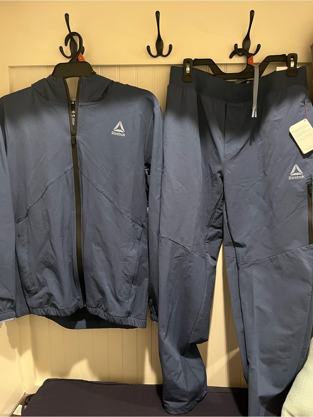 Reebok Men’s Blue Athletic Jacket & Pants Set size Medium New!